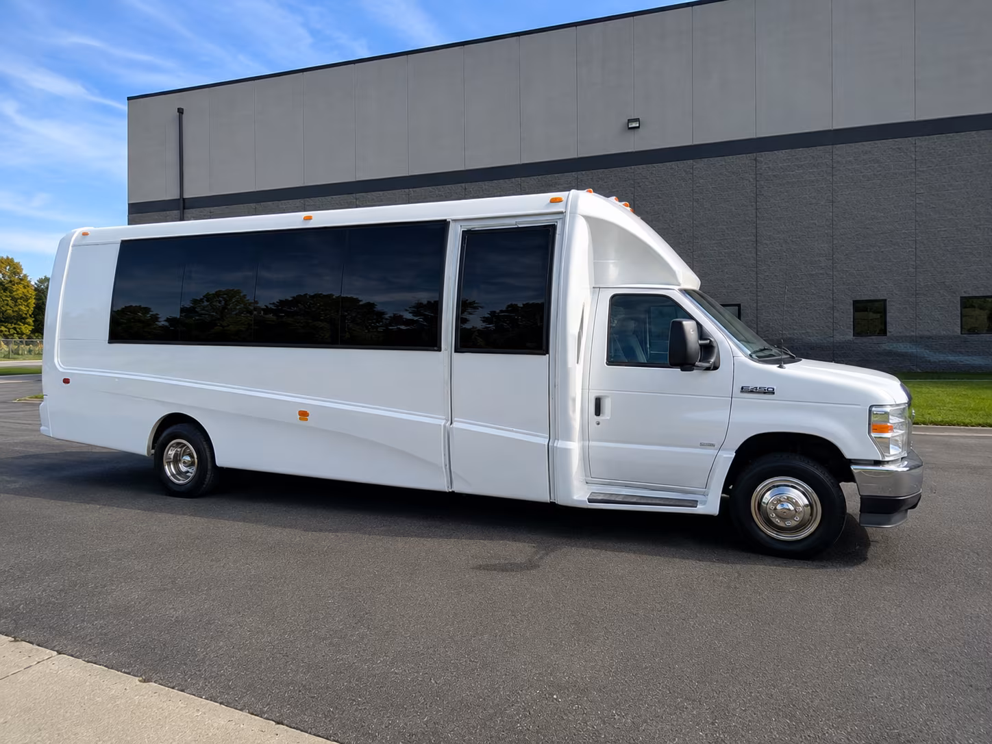 charter buses to seattle tacoma international airport for renton corporate groups