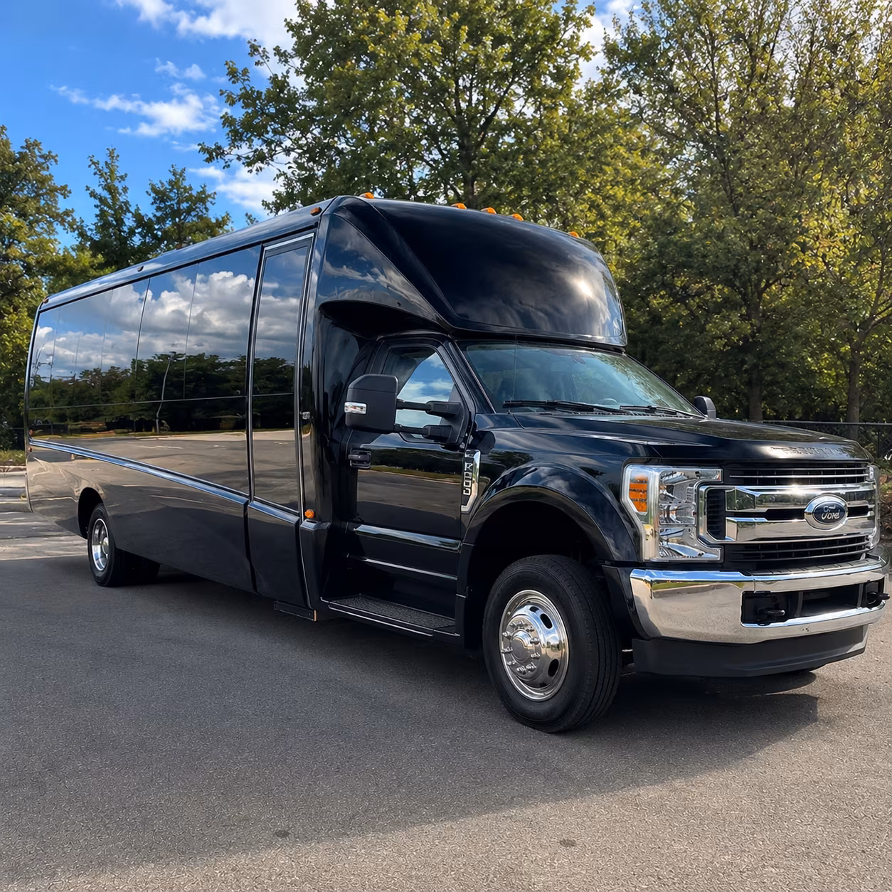 minibus rentals for renton rehearsal dinners and wedding weekend events